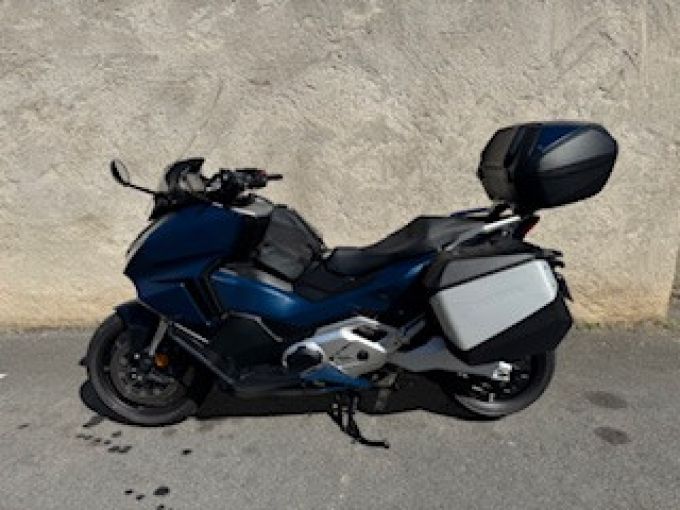 HONDA FORZA 750 4