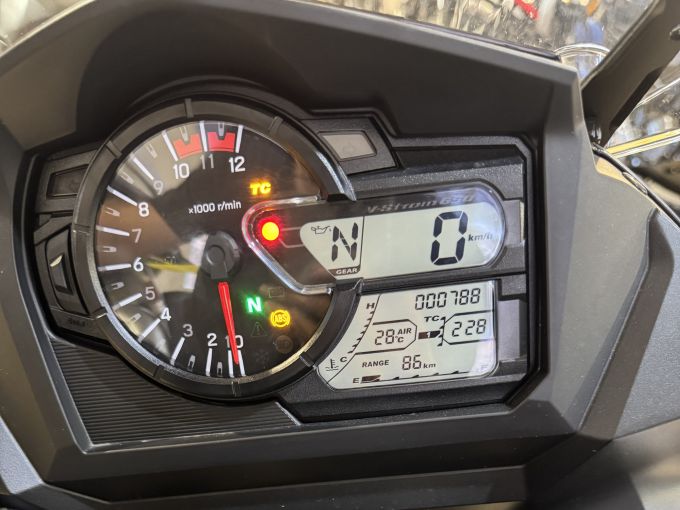 SUZUKI DL V-Strom 650 4