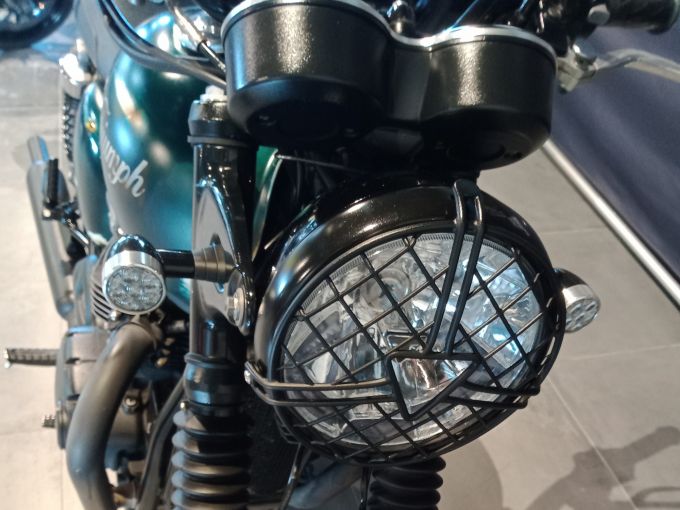 TRIUMPH Bonneville T120 Black 4