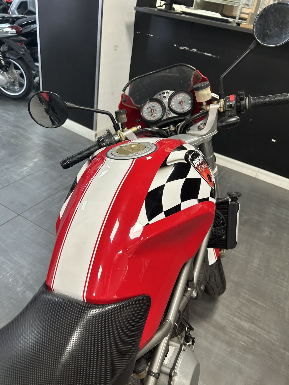 DUCATI MONSTER 916 S4 4