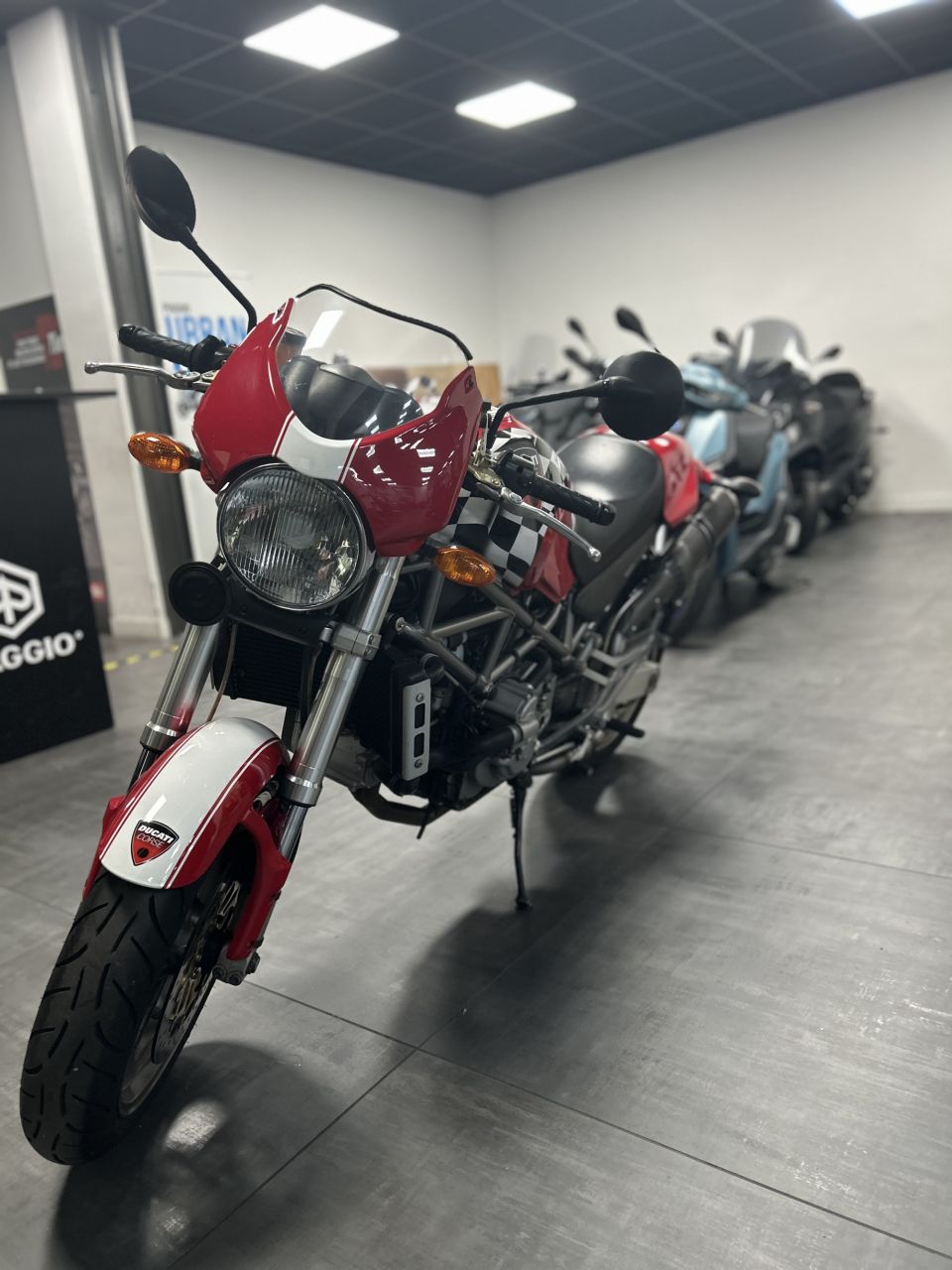 DUCATI MONSTER 916 S4 4