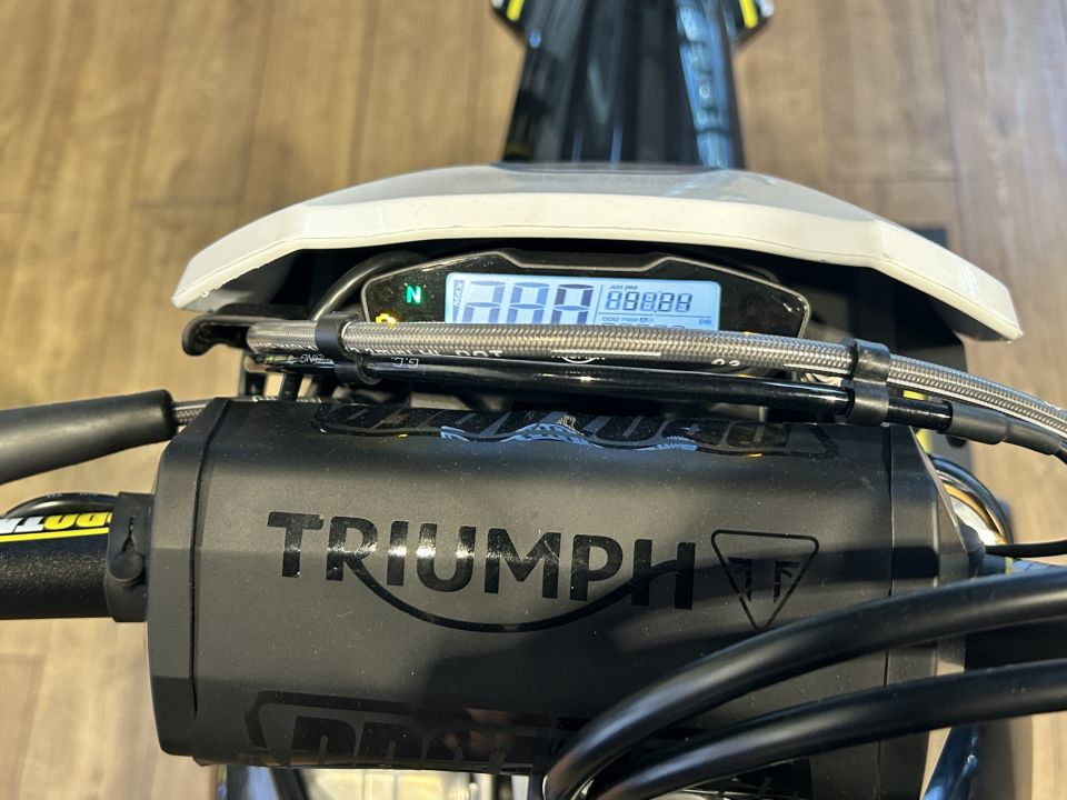 TRIUMPH TF 250-X 4