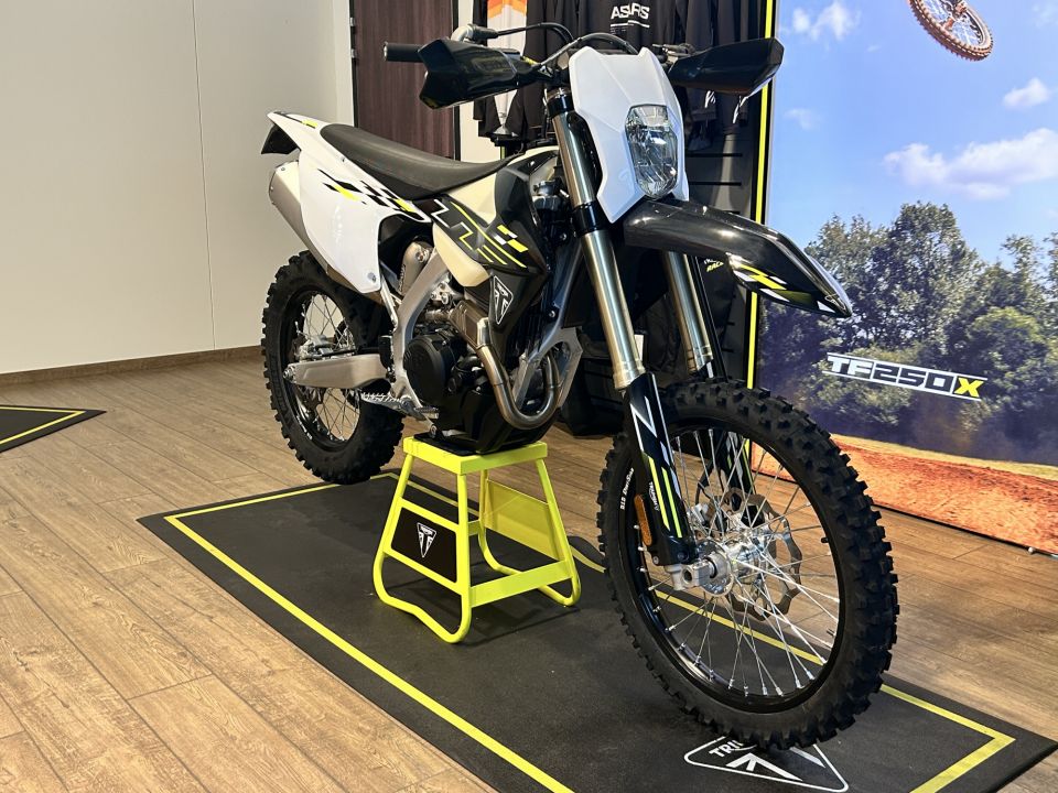 TRIUMPH TF 250-X 4