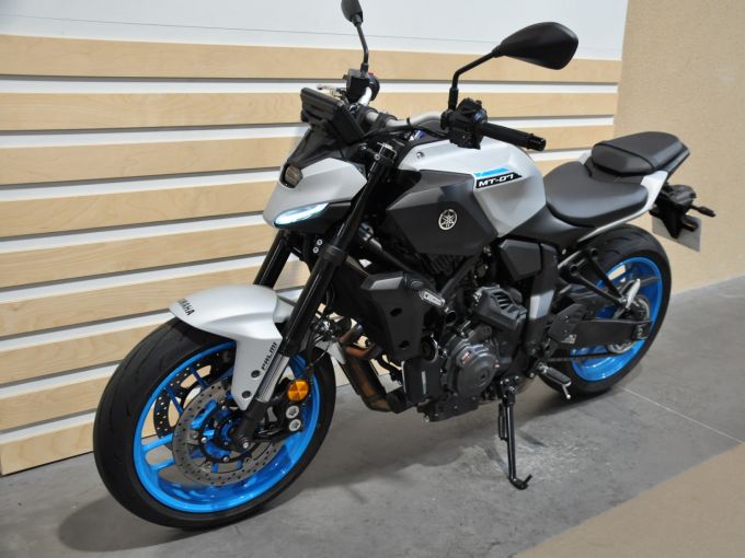 YAMAHA MT-07 Y-AMT 4