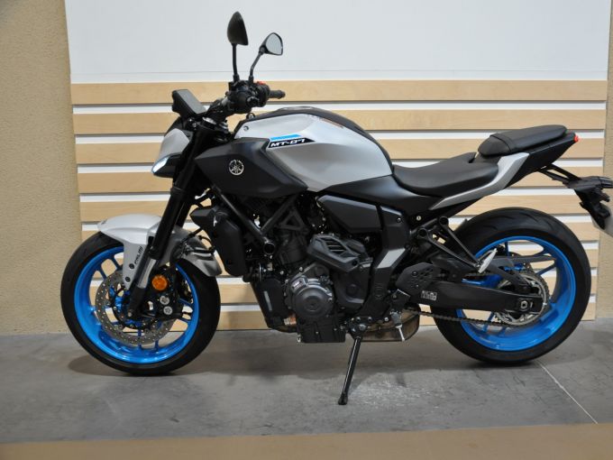 YAMAHA MT-07 Y-AMT 4