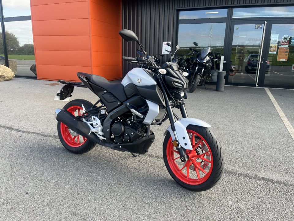 YAMAHA MT-125 4