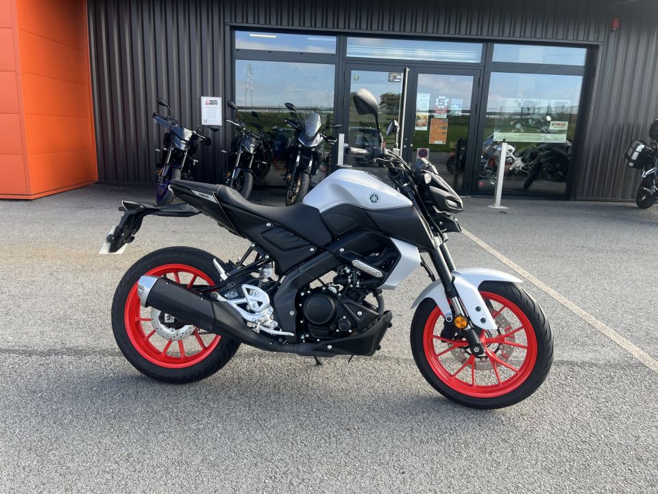 YAMAHA MT-125 4