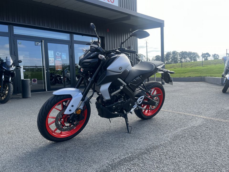 YAMAHA MT-125 4