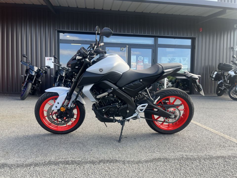 YAMAHA MT-125 4