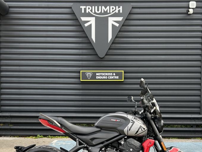 TRIUMPH TRIDENT 660 4