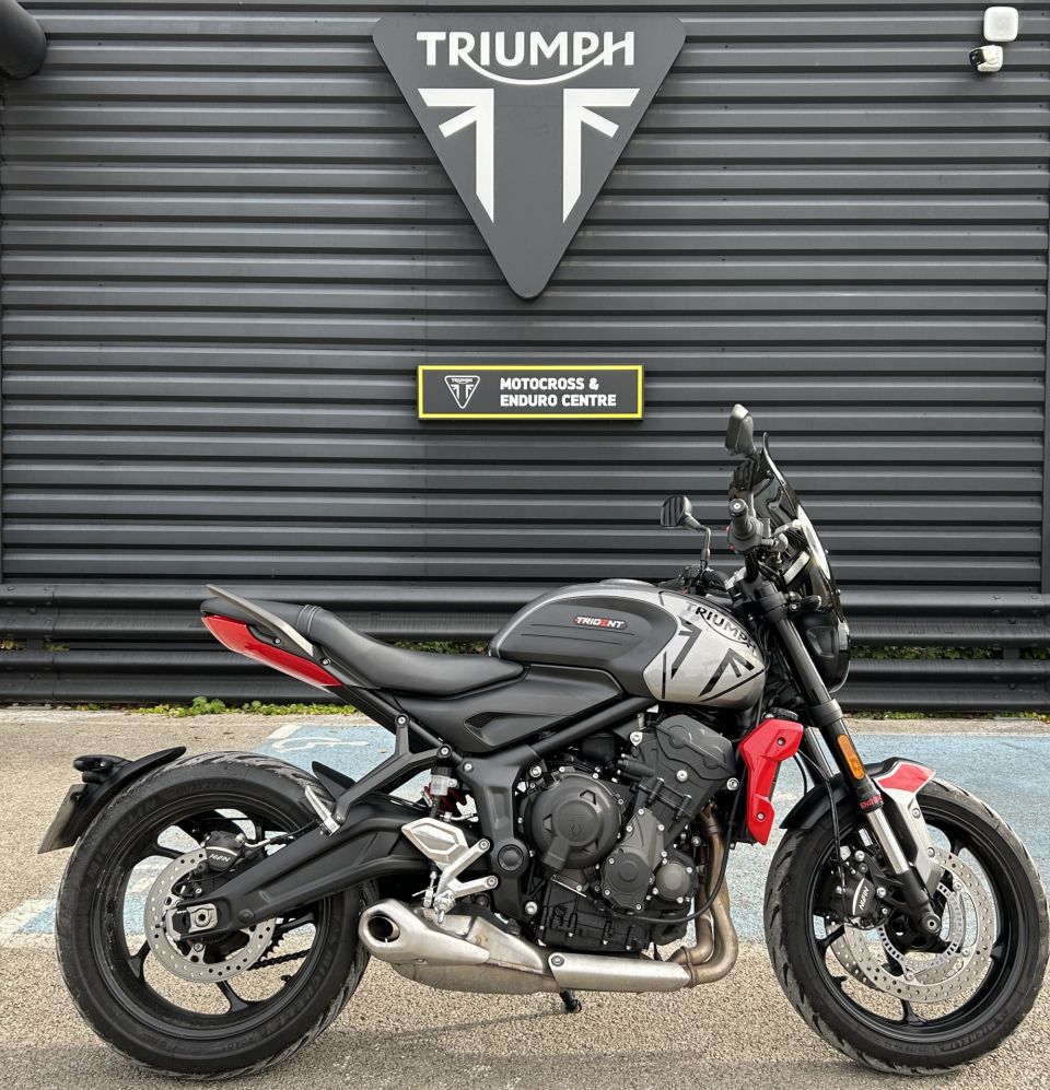 TRIUMPH TRIDENT 660 4