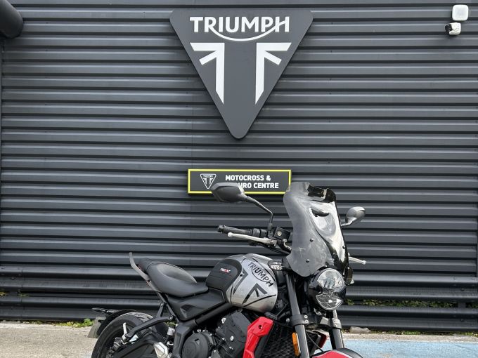 TRIUMPH TRIDENT 660 4