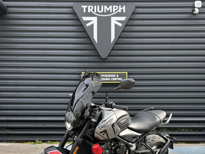 TRIUMPH TRIDENT 660 4