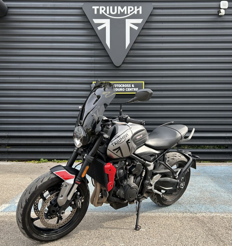 TRIUMPH TRIDENT 660 4