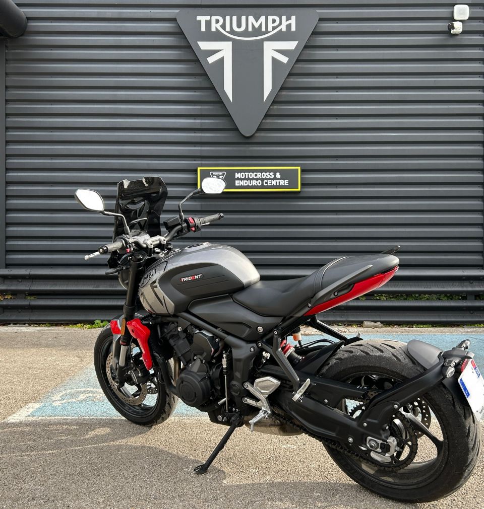 TRIUMPH TRIDENT 660 4