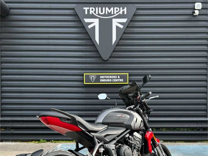 TRIUMPH TRIDENT 660 4