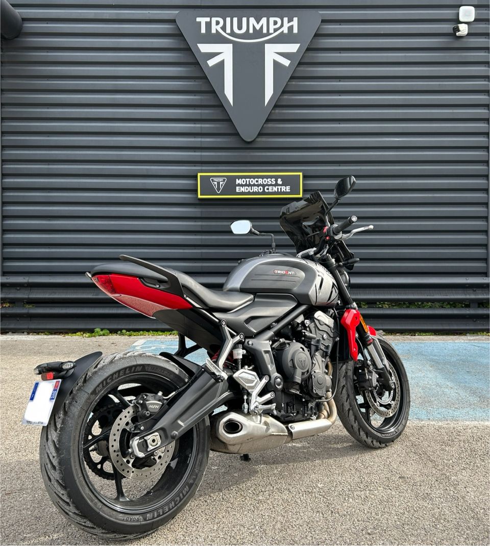TRIUMPH TRIDENT 660 4