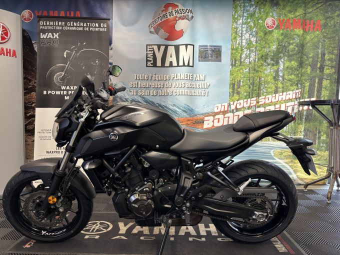 YAMAHA MT-07 4