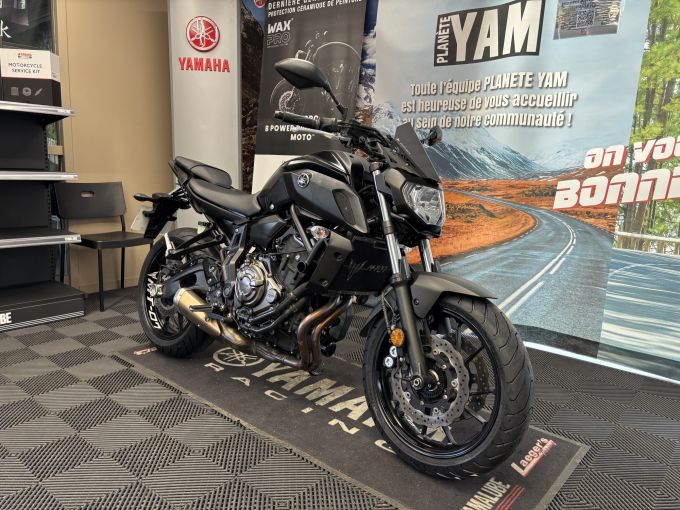 YAMAHA MT-07 4