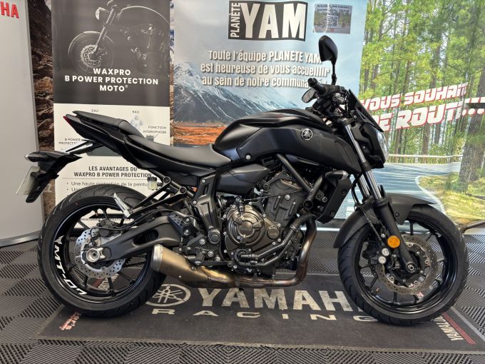 YAMAHA MT-07 4