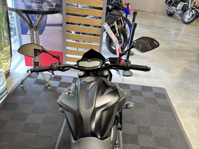 YAMAHA MT-07 4