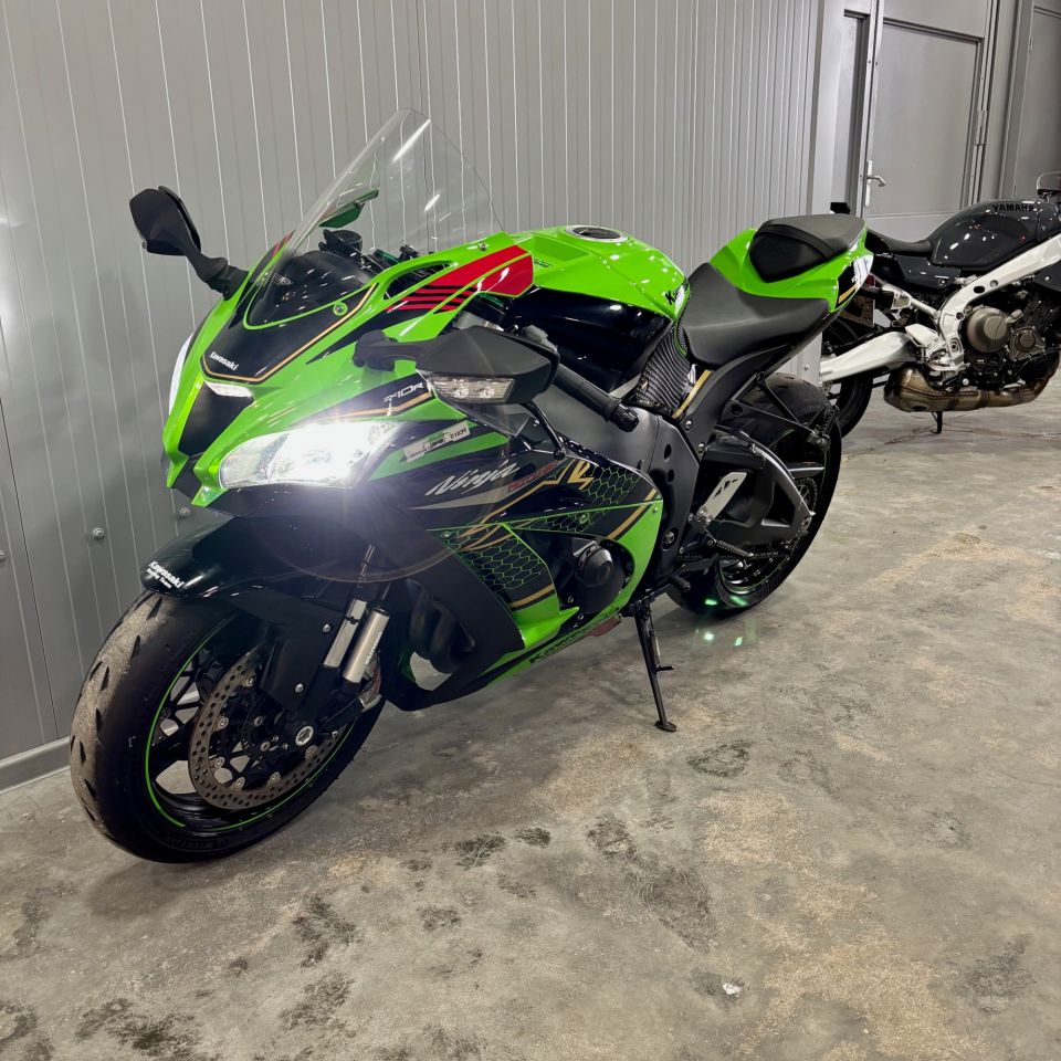 KAWASAKI ZX-10R 4