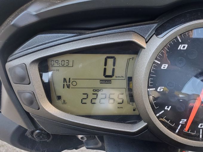 TRIUMPH STREET TRIPLE 765 R 4