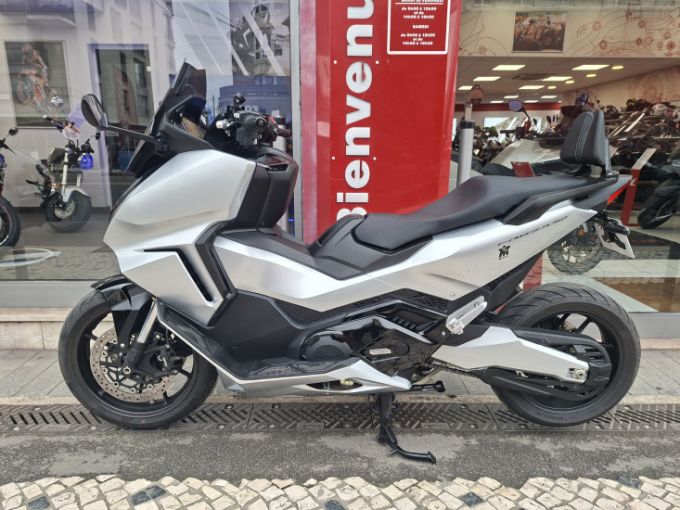 HONDA FORZA 750 4
