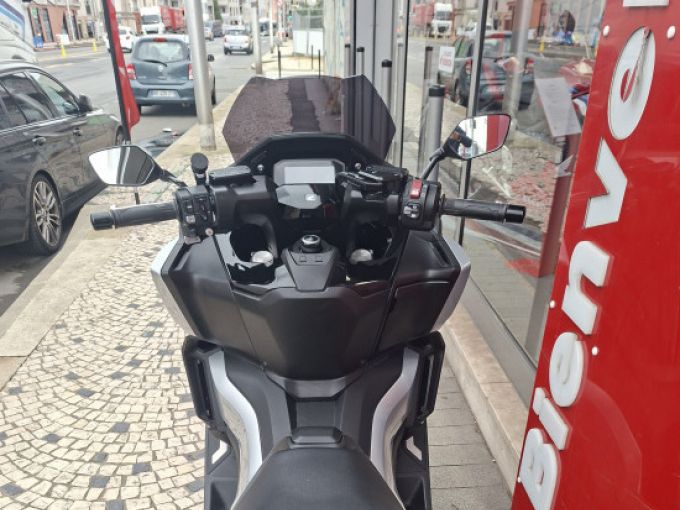 HONDA FORZA 750 4