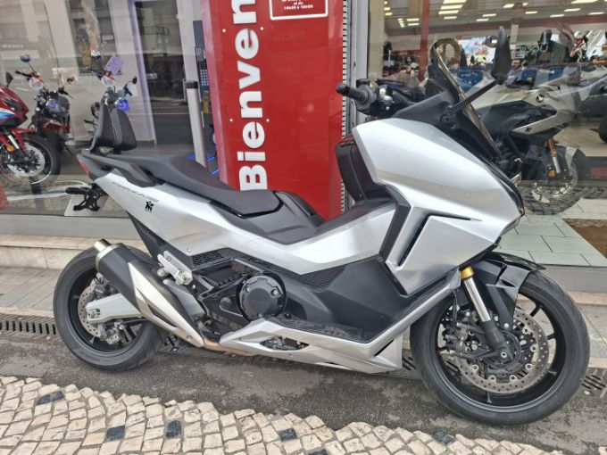HONDA FORZA 750 4
