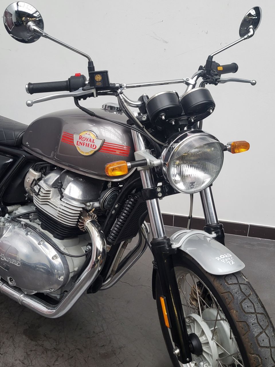 ROYAL ENFIELD INTERCEPTOR 4