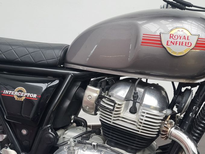 ROYAL ENFIELD INTERCEPTOR 4