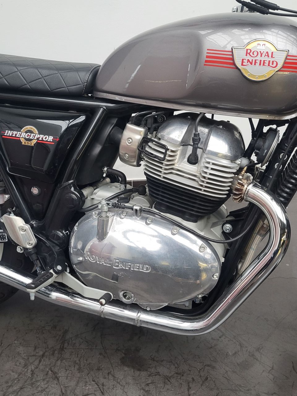 ROYAL ENFIELD INTERCEPTOR 4