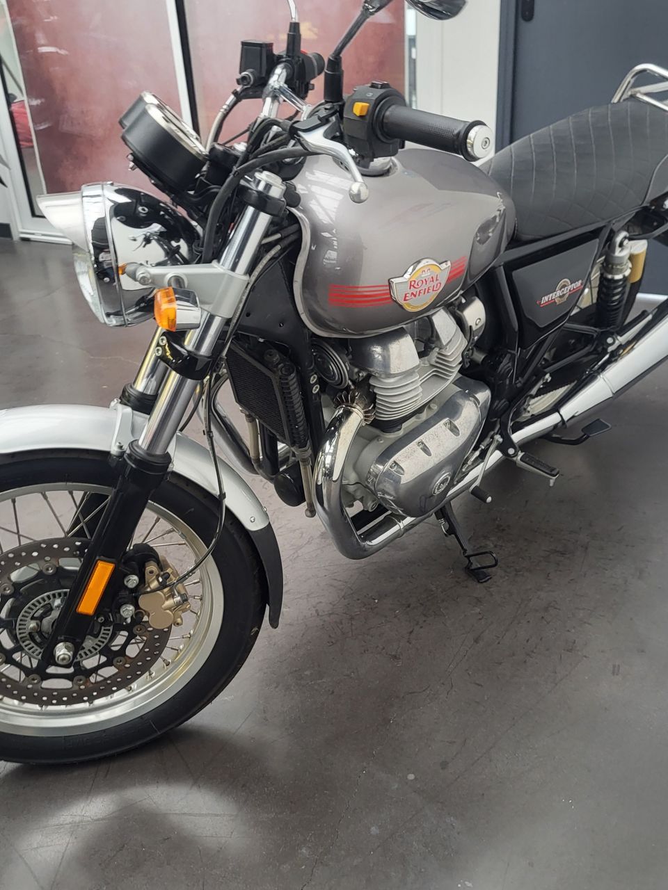 ROYAL ENFIELD INTERCEPTOR 4