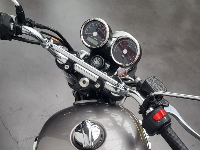 ROYAL ENFIELD INTERCEPTOR 4