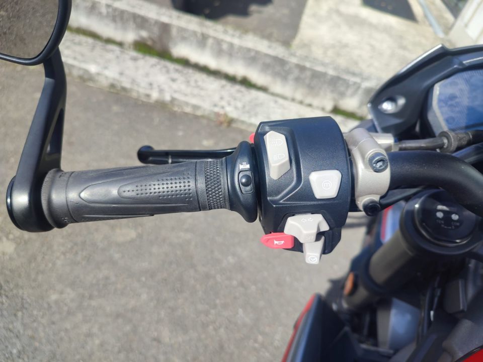 TRIUMPH STREET TRIPLE 765 RS 4