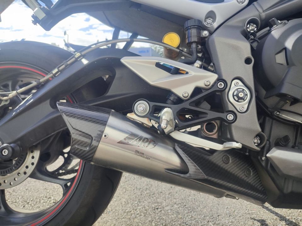 TRIUMPH STREET TRIPLE 765 RS 4