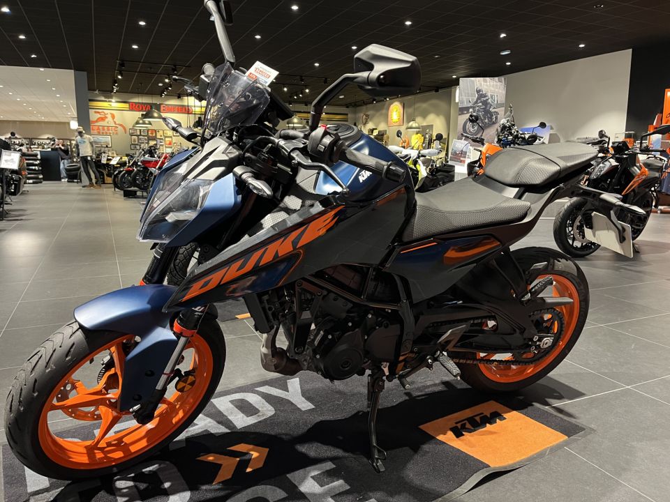 KTM 125 DUKE ABS 4