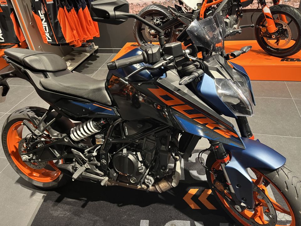 KTM 125 DUKE ABS 4