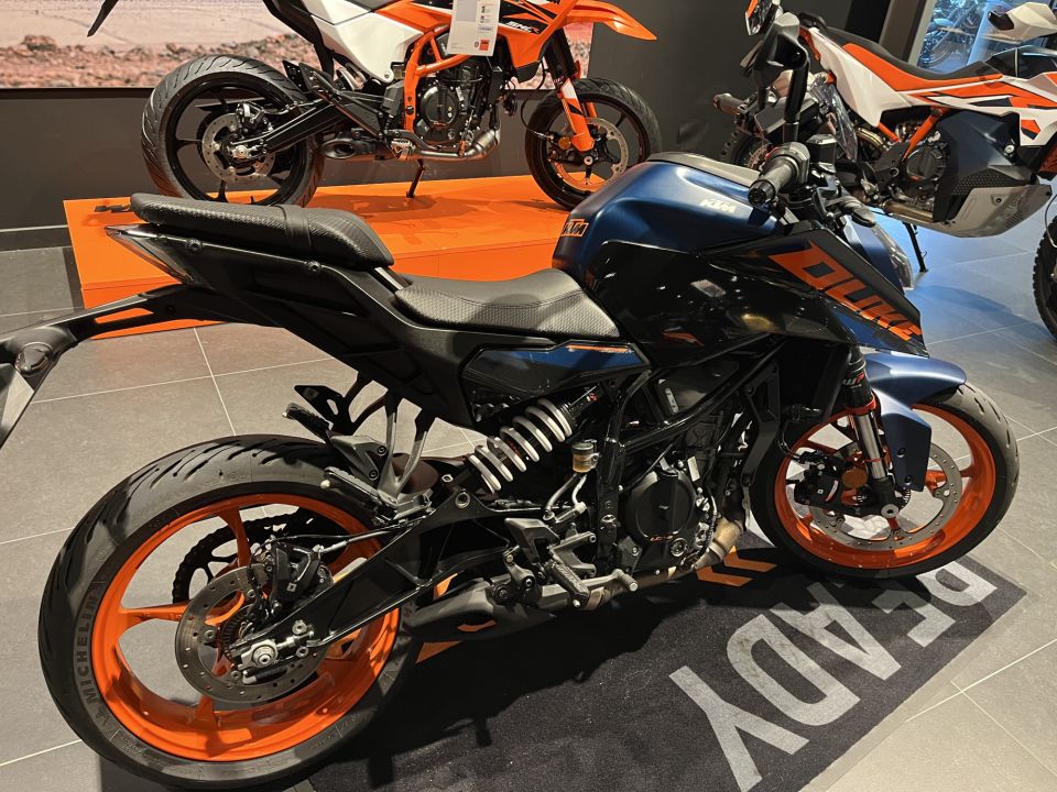 KTM 125 DUKE ABS 4