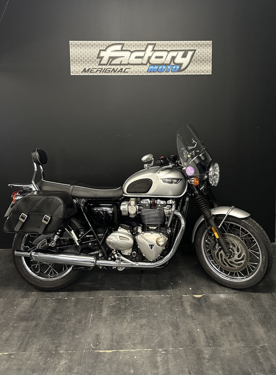 TRIUMPH BONNEVILLE T120 4
