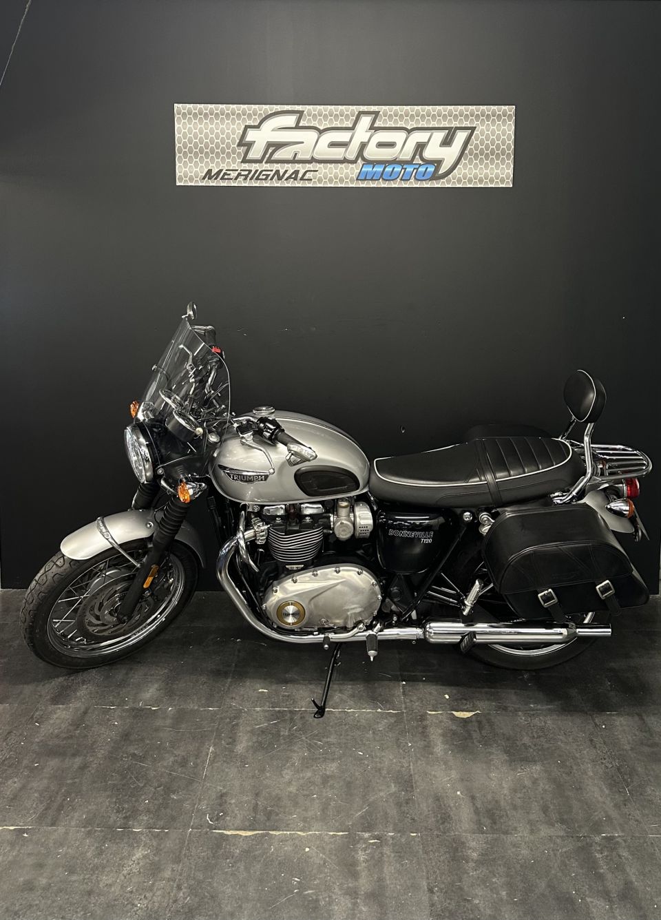 TRIUMPH BONNEVILLE T120 4