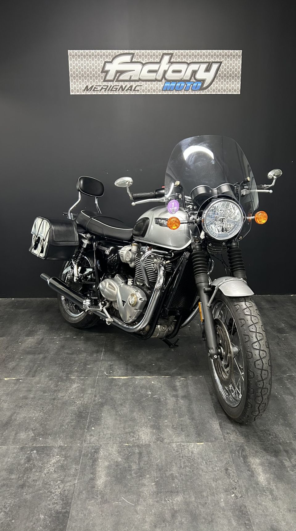 TRIUMPH BONNEVILLE T120 4