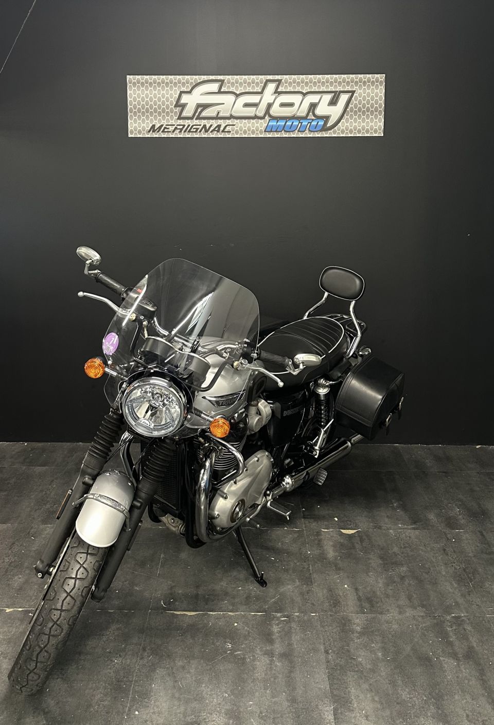 TRIUMPH BONNEVILLE T120 4