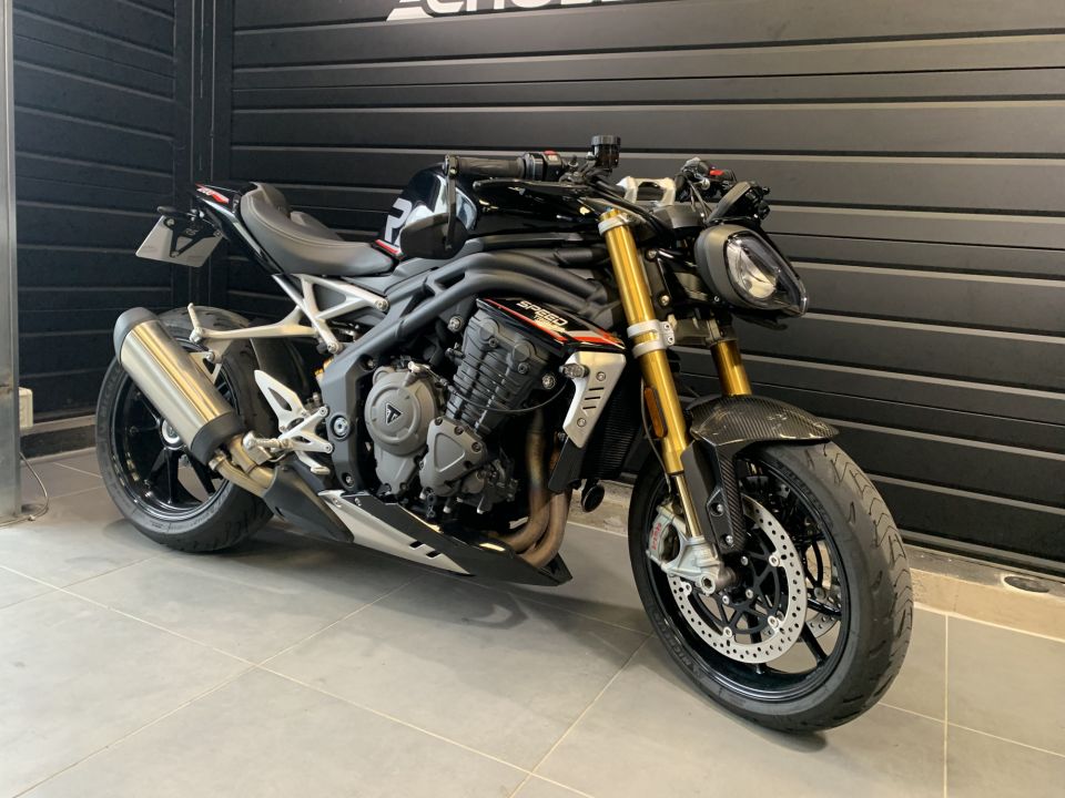 TRIUMPH SPEED TRIPLE 1200 RS 4
