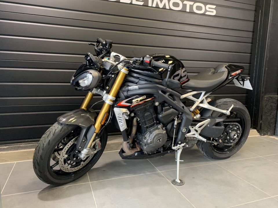 TRIUMPH SPEED TRIPLE 1200 RS 4