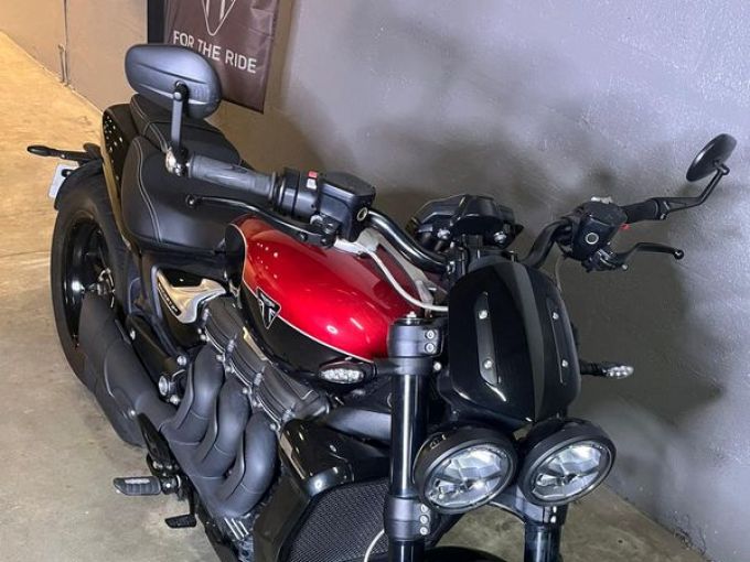 TRIUMPH Rocket 3 GT Storm 4