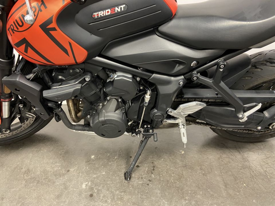TRIUMPH TRIDENT 660 4