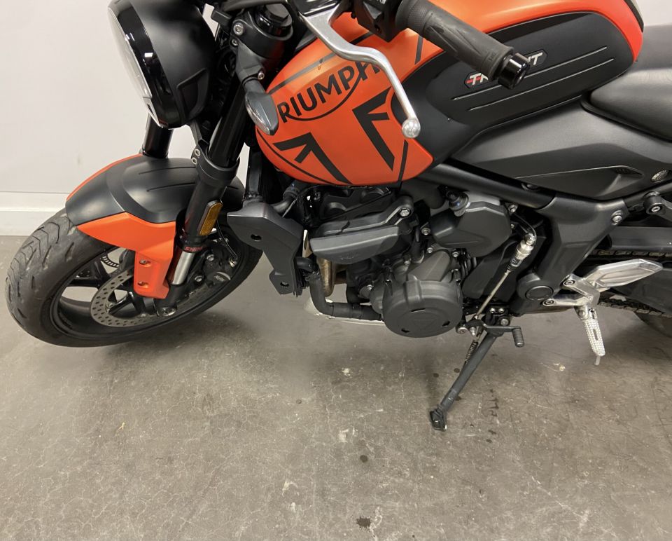TRIUMPH TRIDENT 660 4