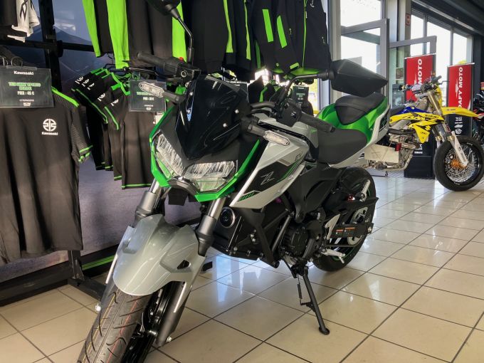 KAWASAKI Z e-1 4